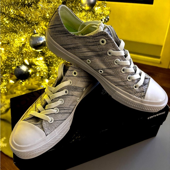 Brand New - Never worn converse - All Star Chuck Taylor’s 2 - Picture 1 of 9